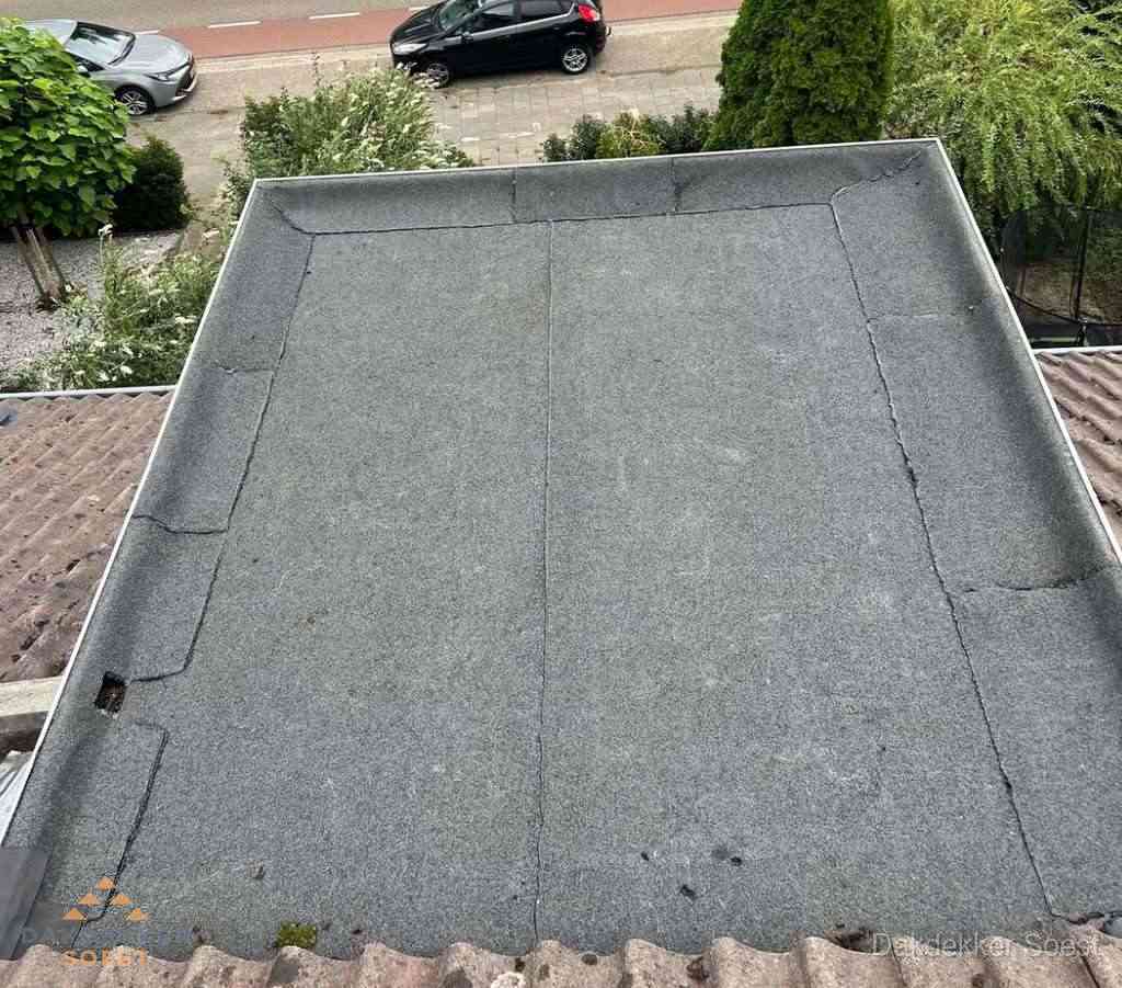 Dakbedekking schuur met bitumen in Soest Dakbedekking schuur met bitumen in Soest